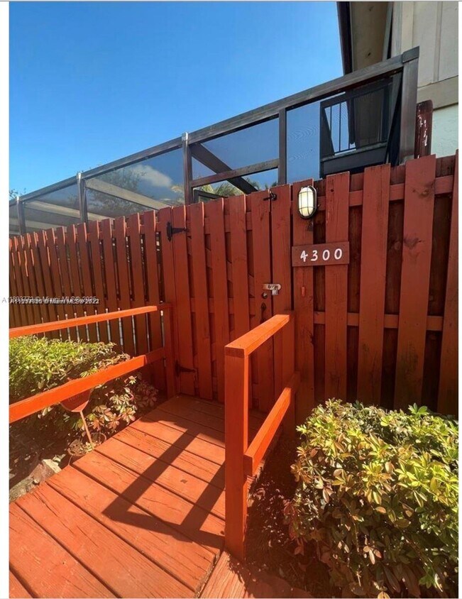 Primary Photo - 4300 Landar Dr