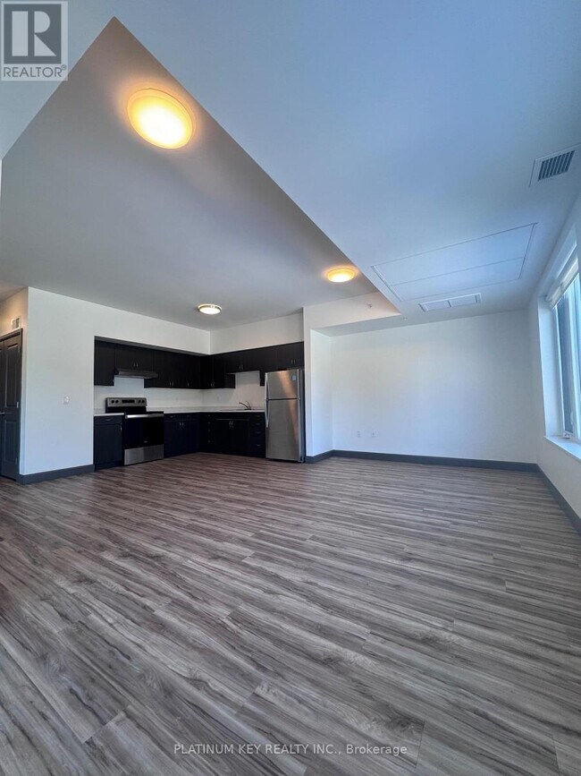 Photo du bâtiment - 22645 Adelaide Rd