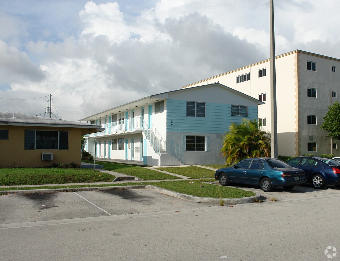 Primary Photo - 2040 NE 169th St