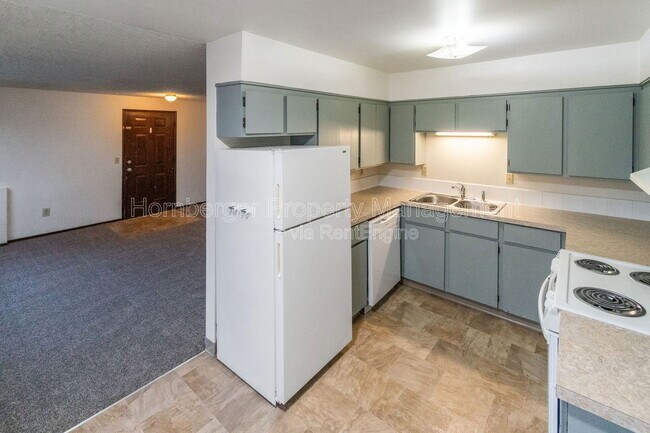 Building Photo - 2628 E Wellesley Ave