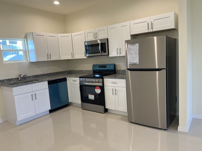 Building Photo - BRAND NEW HOME-2/2/1- GREAT LOCATION!