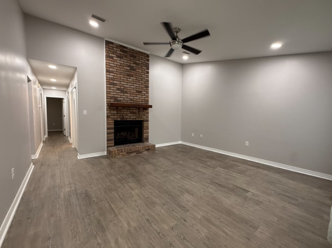 Building Photo - 1810 Valparaiso Blvd