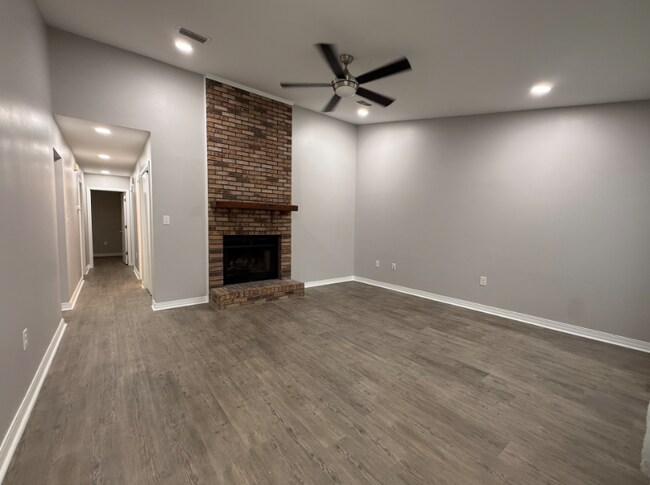 Foto del edificio - 1810 Valparaiso Blvd