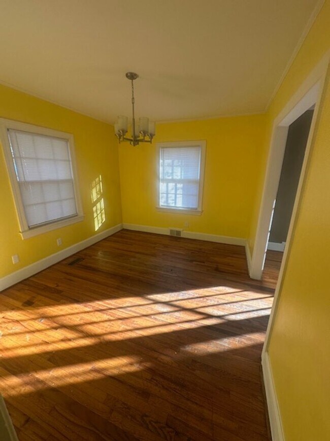 Foto del edificio - 705 Parrott Ave