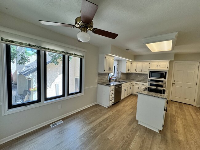 Building Photo - 8522 Westgate Dr