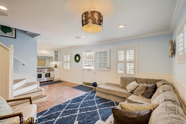 Building Photo - 2128 Miramar Dr