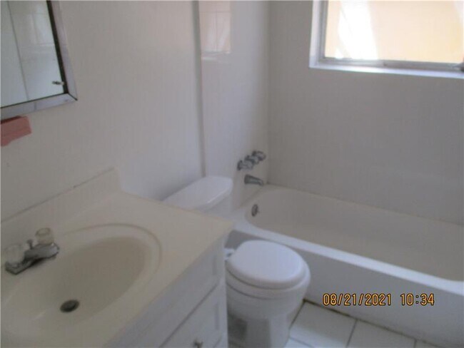 Building Photo - 1750 N 17th Ct