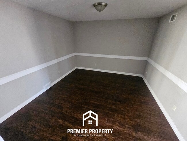 Foto del edificio - Spacious 4BR/3BA Memphis Home w/ Vaulted Ceilings, Hardwood Floors & 2-Car Garage