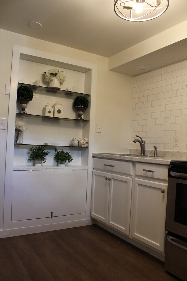 Kitchen - 425 S Loudoun St