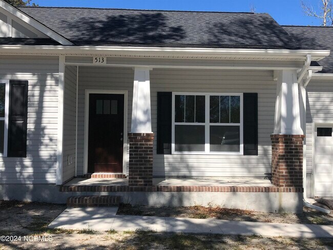 Foto del edificio - 513 Peru Rd