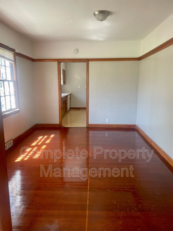 Building Photo - 1006 Overton Ave