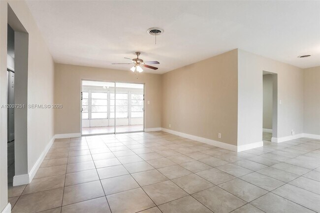 Foto del edificio - 2720 SW 18th St