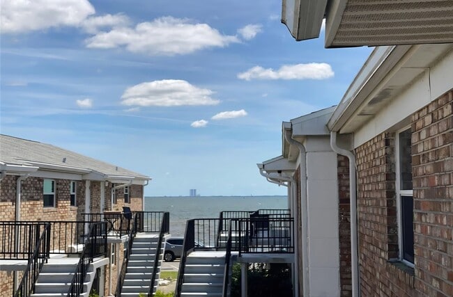 Building Photo - 190 E Olmstead Dr