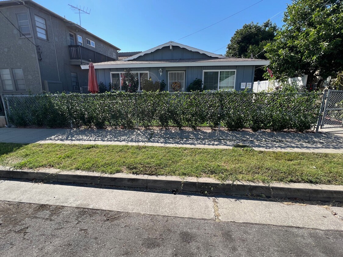 front of house - 1433 S Mesa St