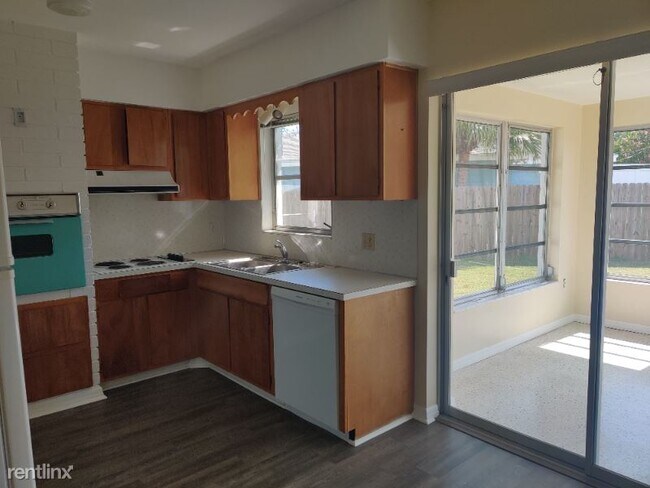 Building Photo - 2 br, 1 bath House - 5215 99th Way N