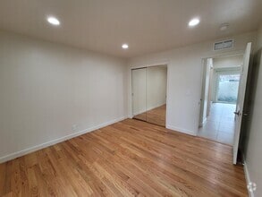 Building Photo - 10218 E Pk Cir