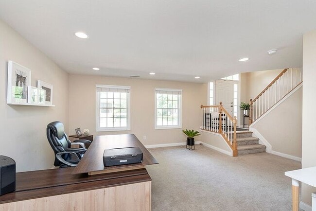 Building Photo - Beautiful 3 Bed Townhome In the Heart Of V...