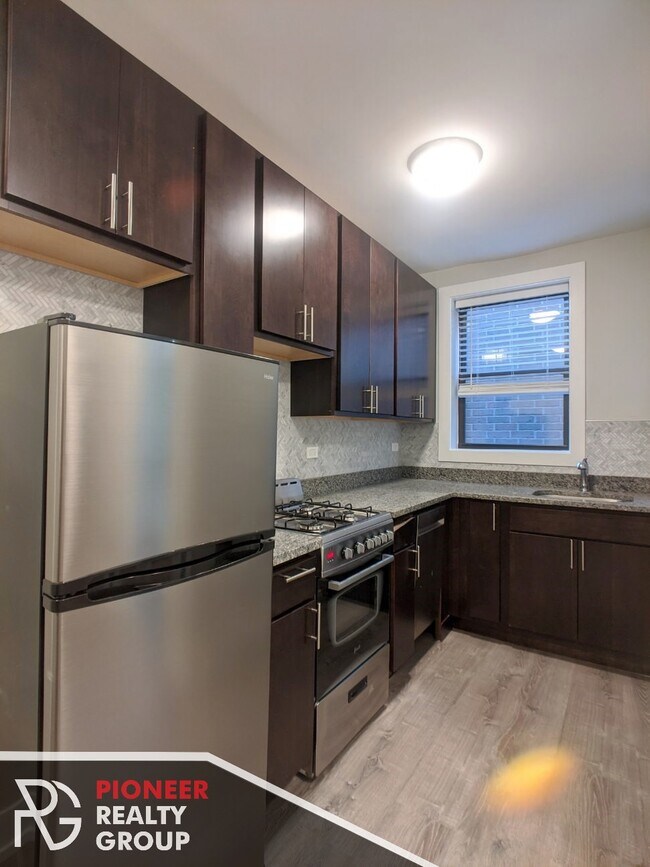 Building Photo - 437 W Belden