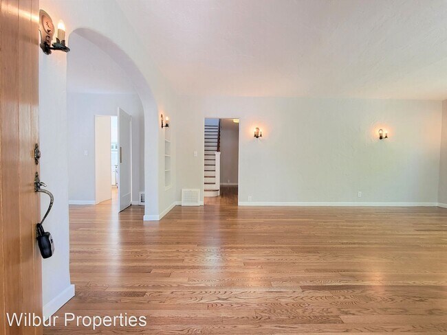 Building Photo - 4 br, 2 bath House - 1646 Portola Avenue