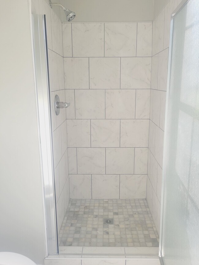 Mosaic Tile Master Shower - 3264 Brisbane Way House