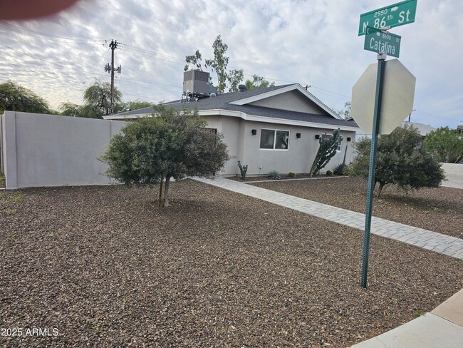 Building Photo - 8541 E Catalina Dr