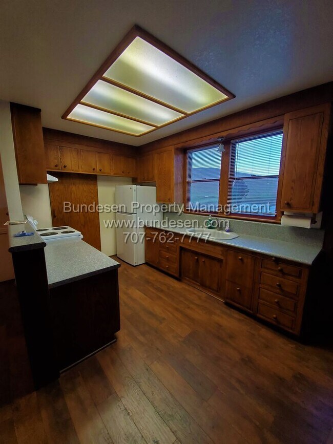 Foto del edificio - Beautiful Turn-of-the-Century Farmhouse on Working Ranch - Rural Petaluma