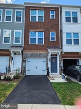 Building Photo - 2570 Debert Cir