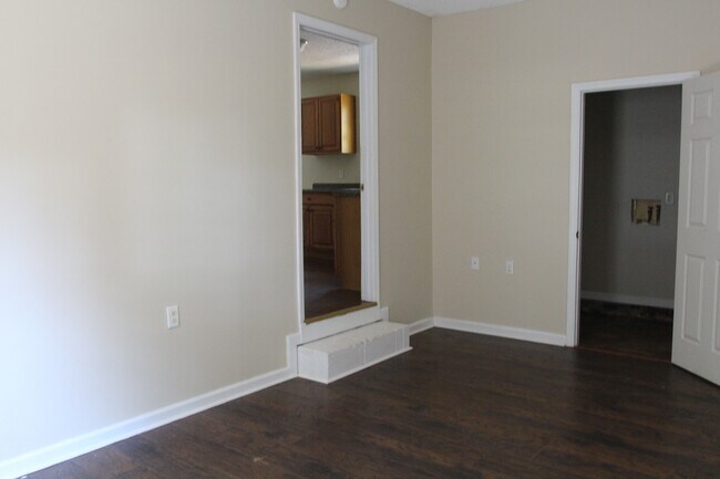 Foto del edificio - 1403 Greenbrier Ct