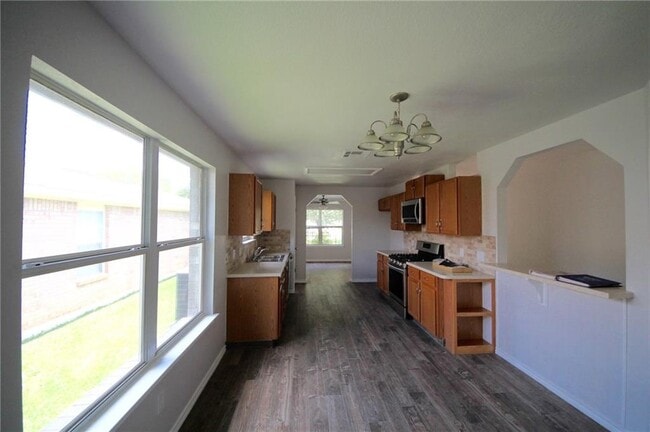 Building Photo - 2017 Parksville Way