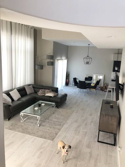 Foto principal - 2019 E Camelback Rd