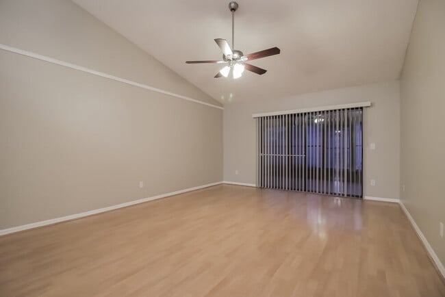 Building Photo - 1052 Alpug Ave