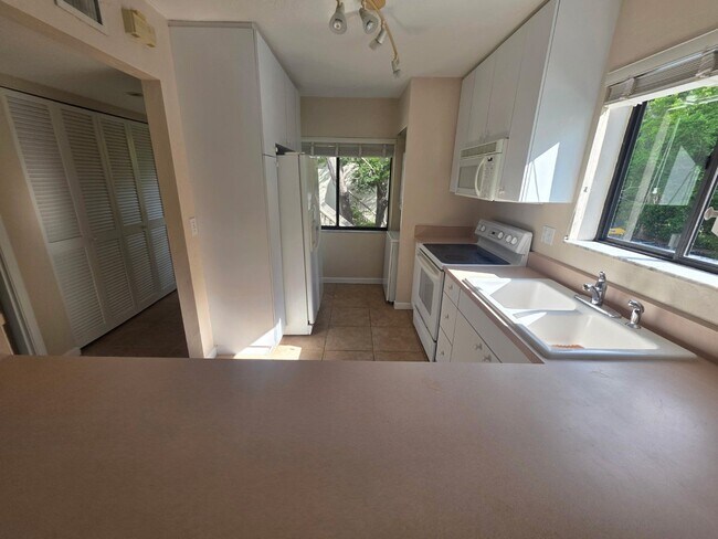 Building Photo - 1508 Pelican Cove Rd