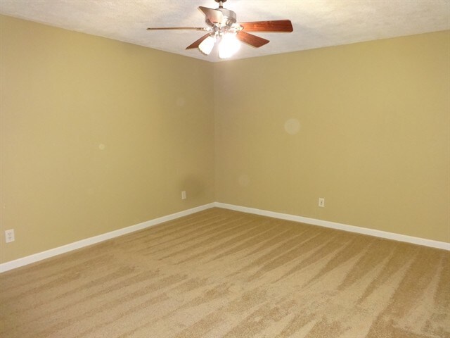 Foto del edificio - 1020 Whispering Woods Drive