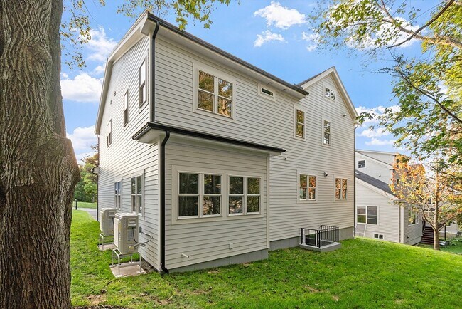 Building Photo - 22 Estabrook Rd