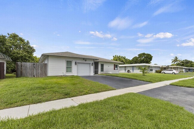 Foto del edificio - 7811 NW 68th Ave