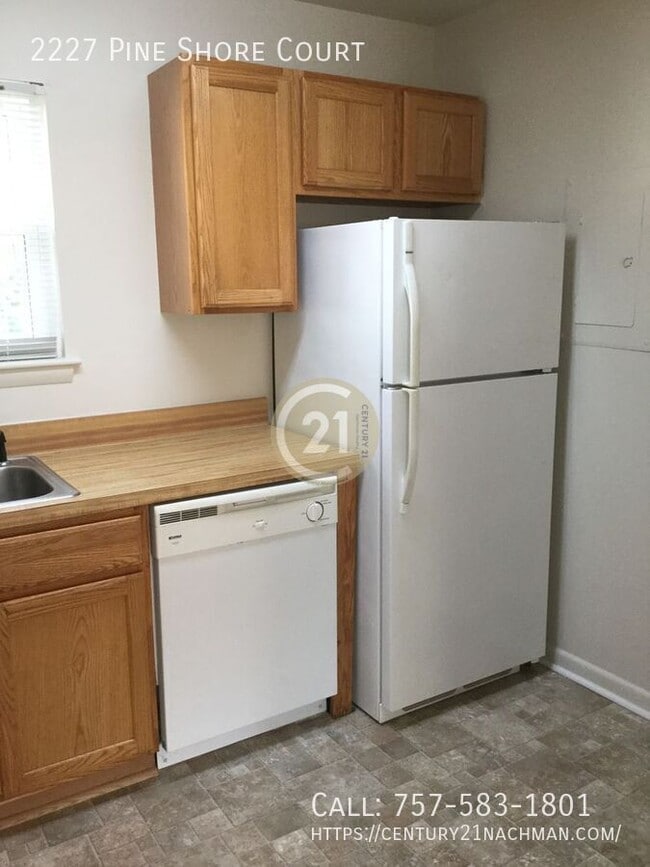 Building Photo - 2227 Pine Shore Ct