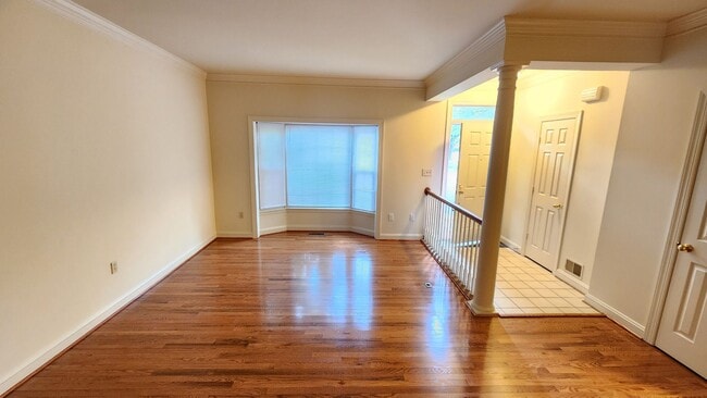 Building Photo - Spacious Townhome in Kingstowne