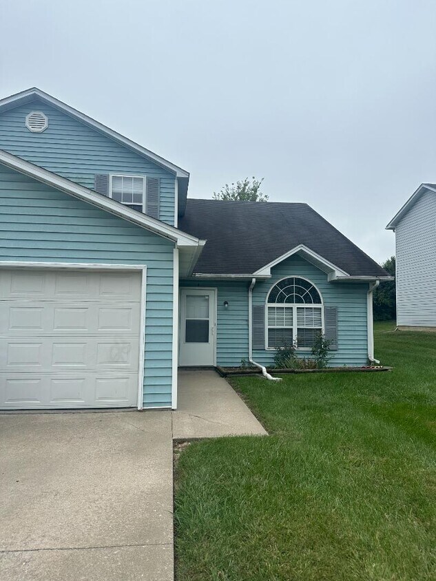 Foto principal - 310 E Liberty Ln