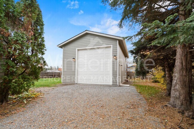 Foto del edificio - Updated 3 Bed 2 Bath Home With Brand New 2...
