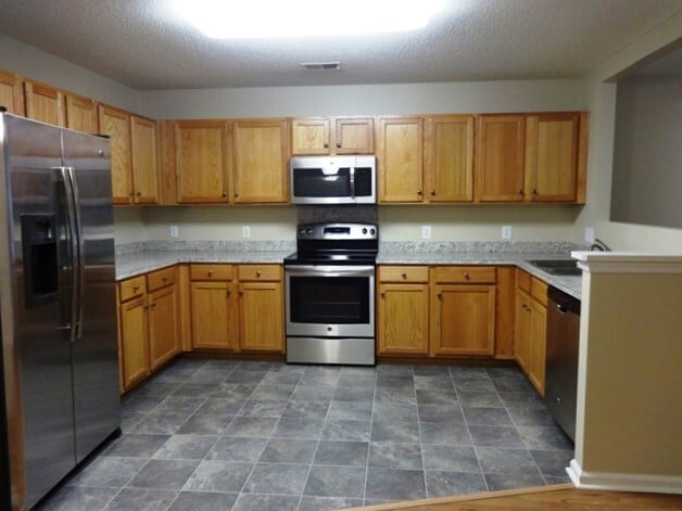 Building Photo - 1201 Catbird Ct