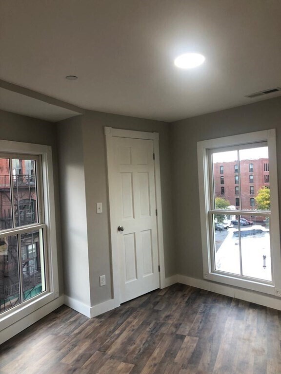 Building Photo - 18 Appleton St