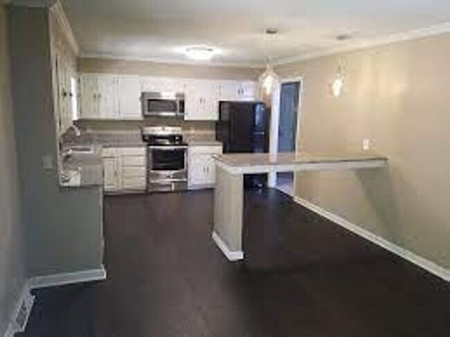 Foto del edificio - Large 4 bedroom 3 bathroom house in the he...