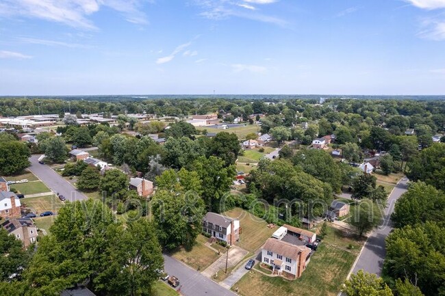 Building Photo - 5003 Sandpiper Dr