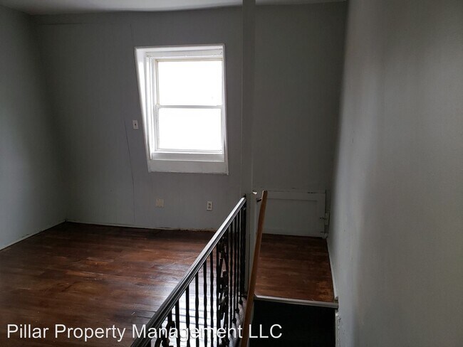 Building Photo - 3 br, 1 bath House - 30 Montgomery Place