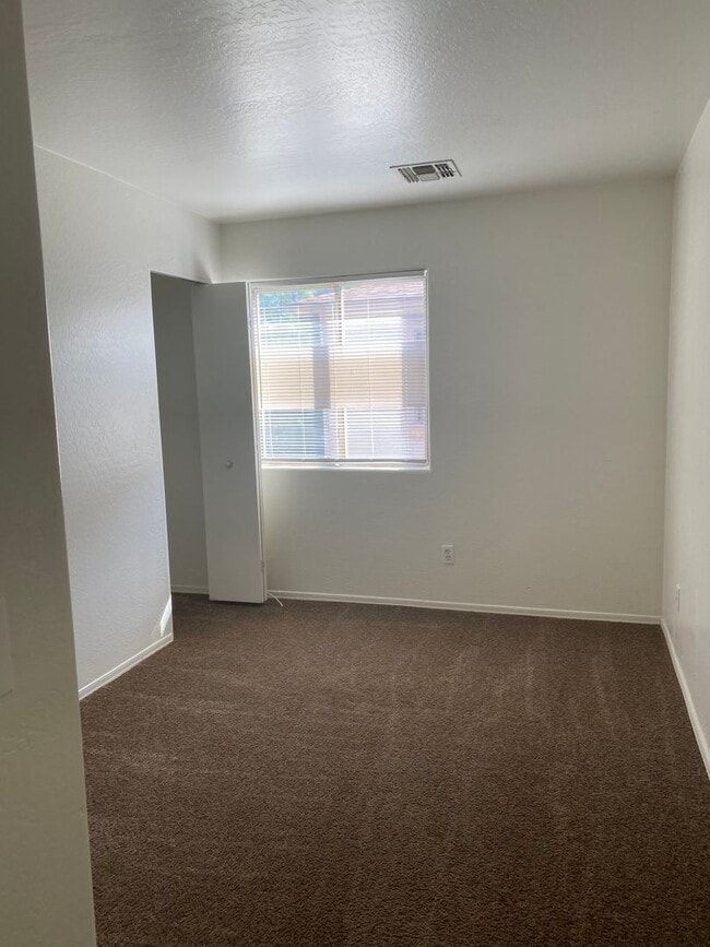 Building Photo - 1110 E Mohave St