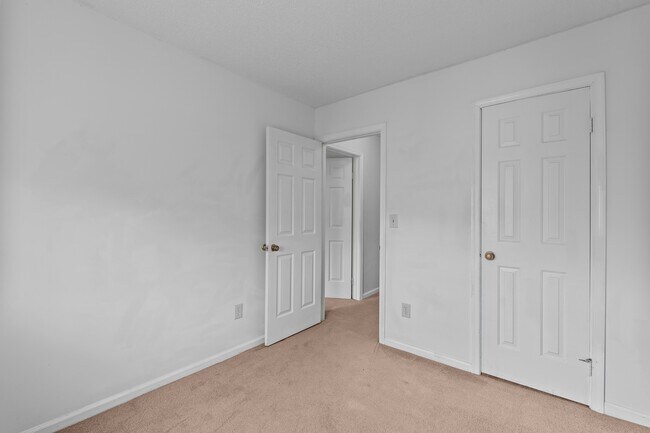 Foto del edificio - 405 Falling Ln