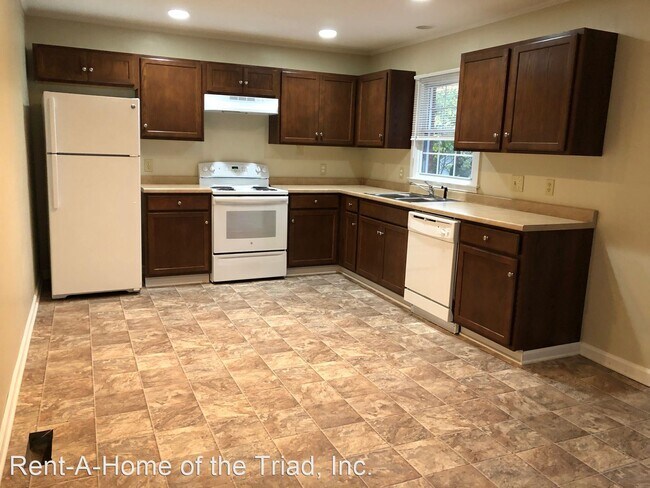 Building Photo - 3 br, 1 bath House - 2803 Holmes Rd