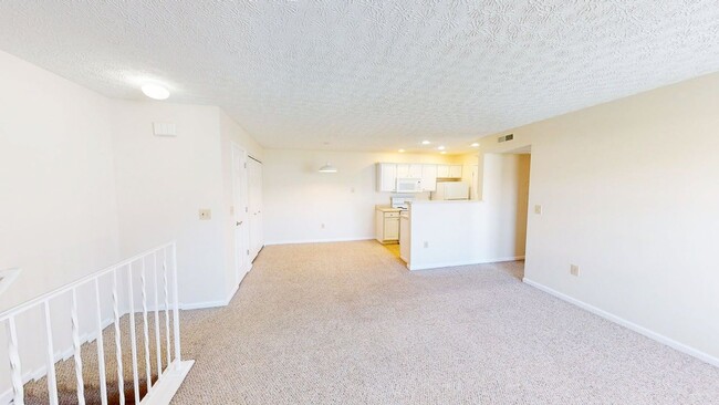 Foto del edificio - 5566 Garden Ridge