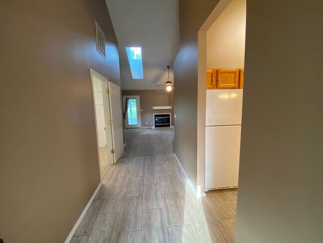Building Photo - 3 Bedroom Home!