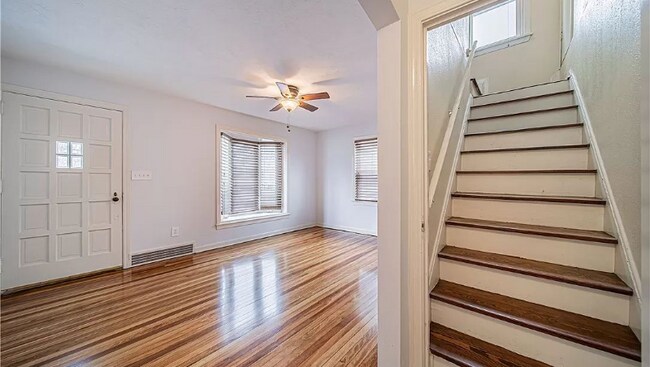Building Photo - 25770 Farringdon Ave